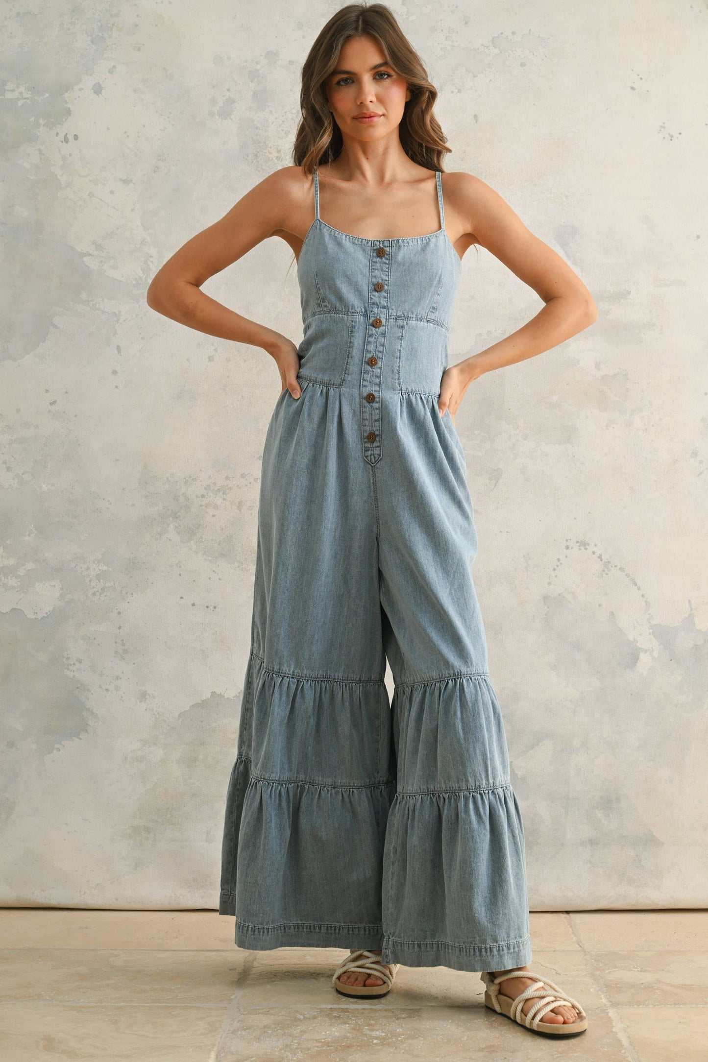 JU4208 TIERED BOTTOM DETAIL CHAMBRAY JUMPSUIT: DENIM / M