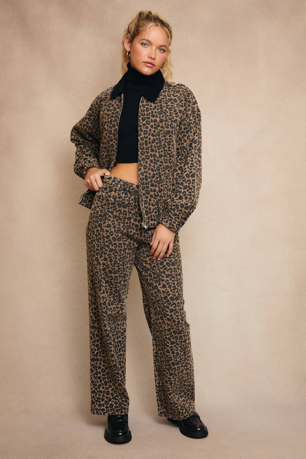 MID-RISE LEOPARD PRINT BOYFRIEND JEANS