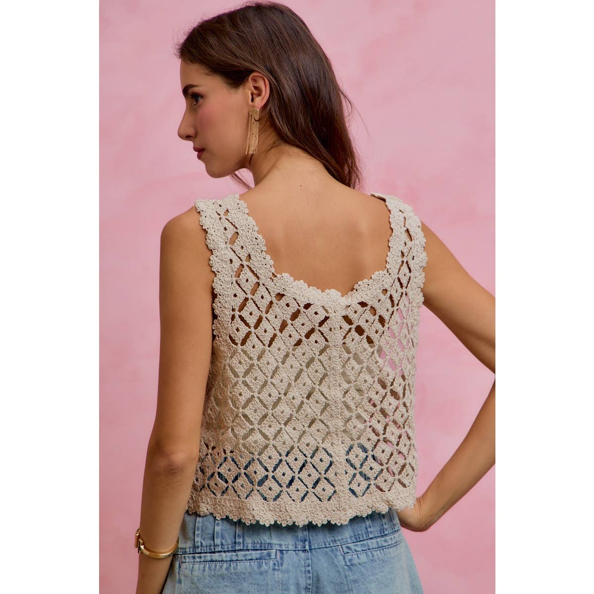 SEQUINS EMBELLISHED DIAMOND CROCHET LACE VEST TOP: NATURAL
