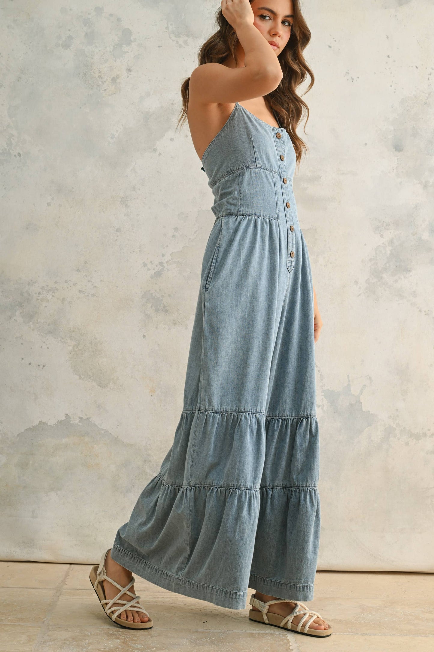 JU4208 TIERED BOTTOM DETAIL CHAMBRAY JUMPSUIT: DENIM / M