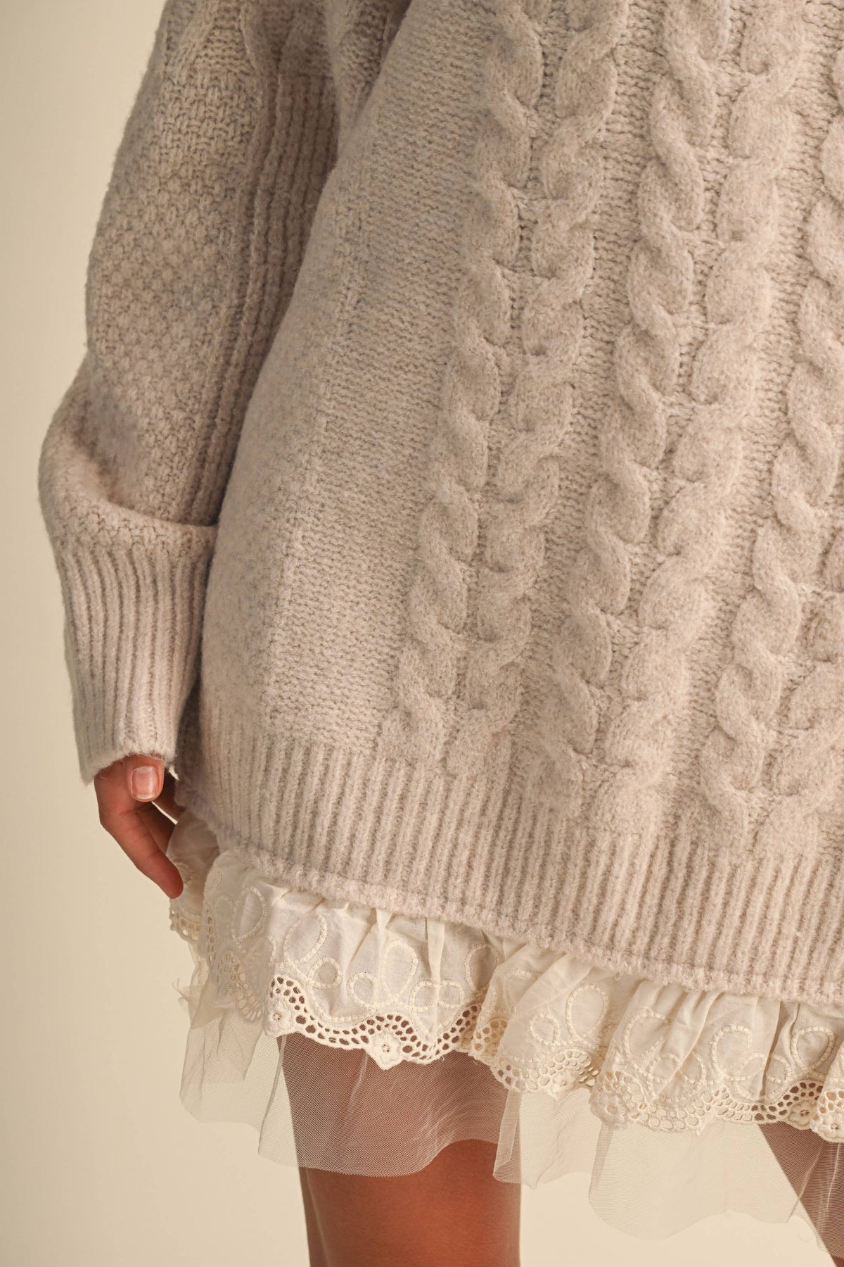 CABLE SWEATER MINI DRESS WITH LACE TRIM ON THE BOTTO