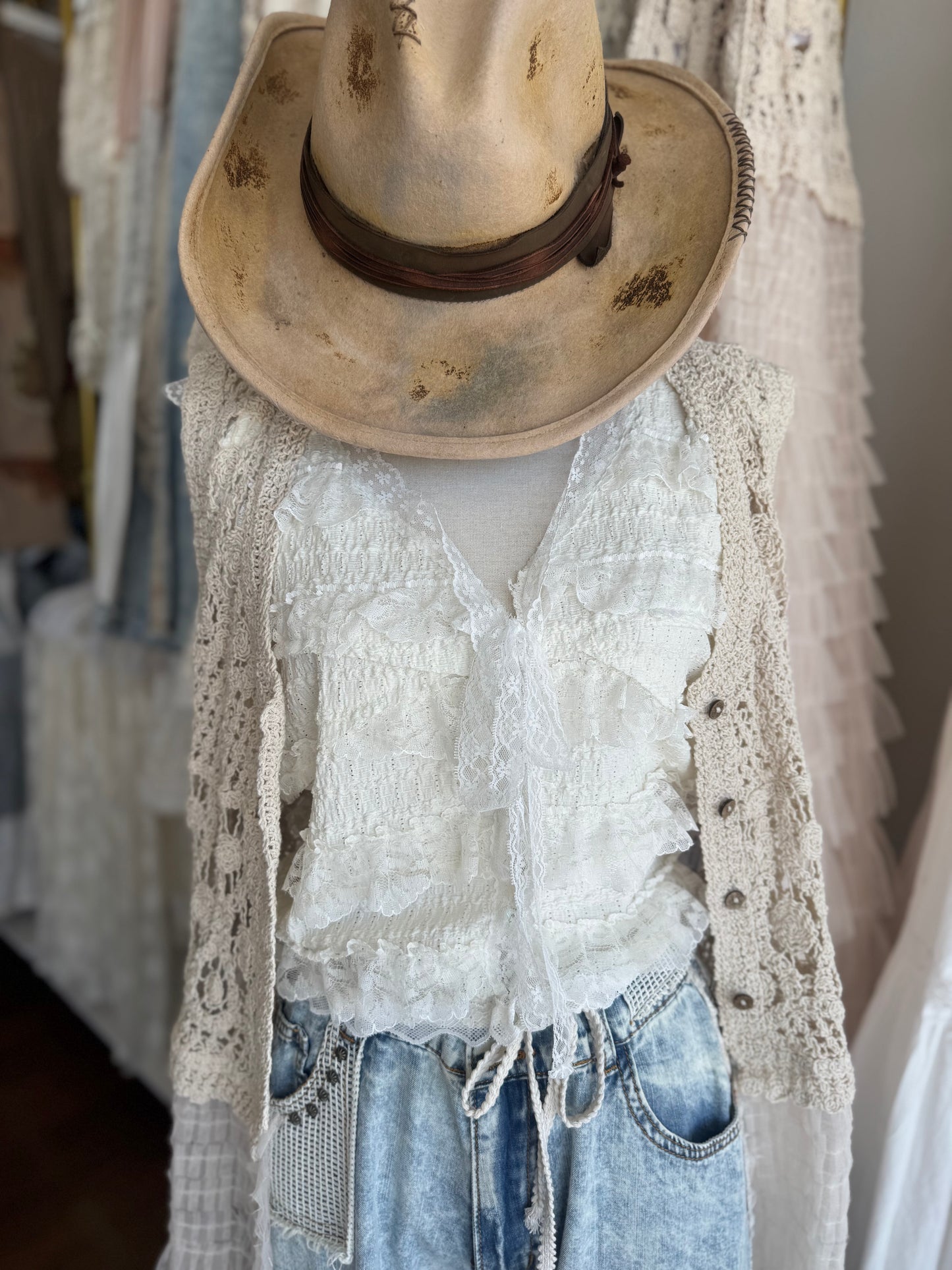 PREORDER JUNE SHIP POL V-neck sleeveless cropped woven lace top