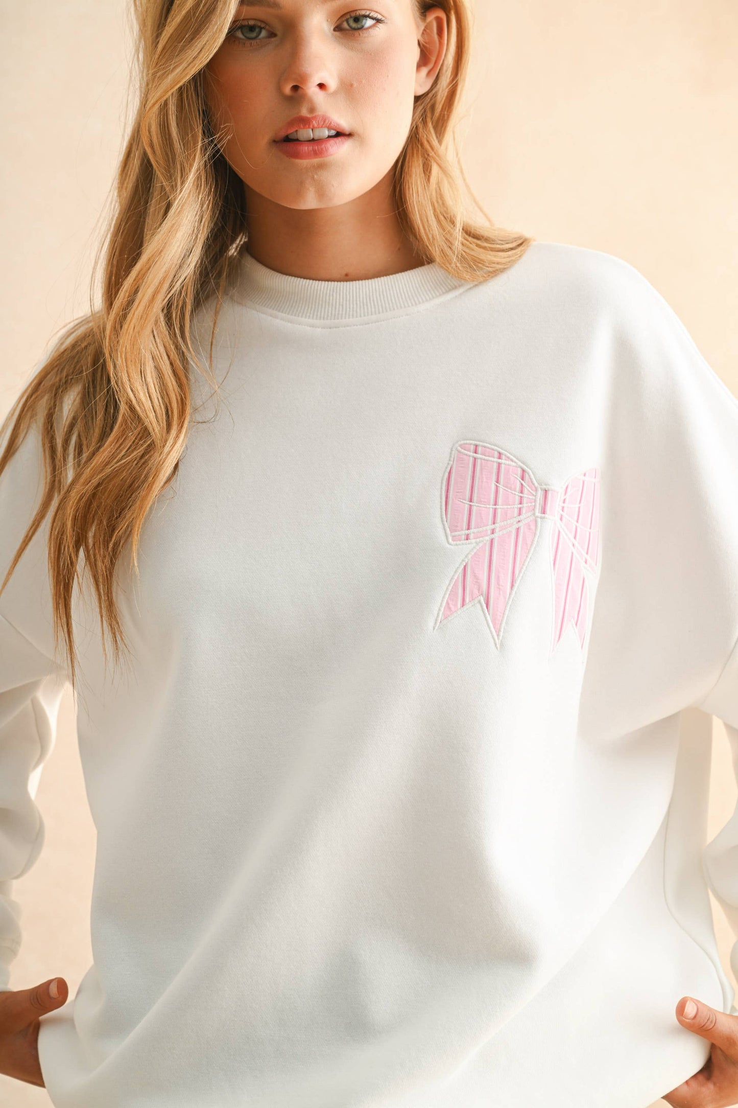 T5705 BIG BOW PATCH SWEATSHIRTS