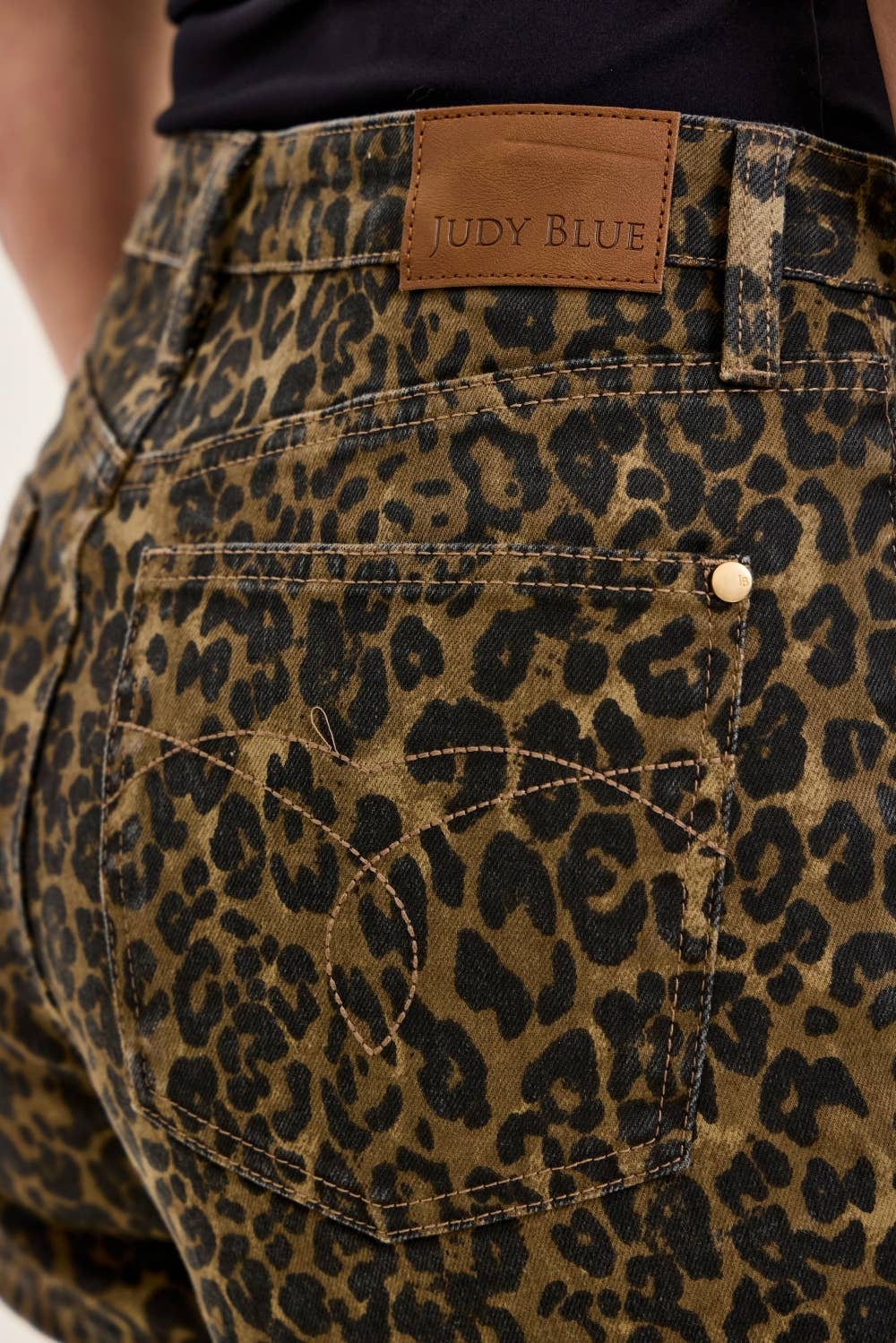 JUDY BLUE LEOPARD Cut Off Short