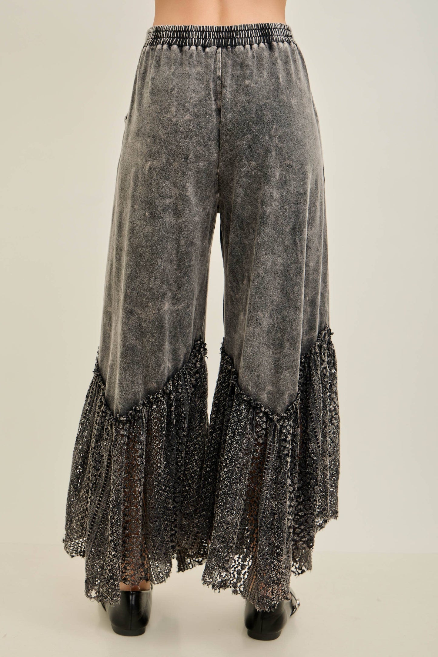 Mineral Washed Romance Lace Cropped Pants HP6906
