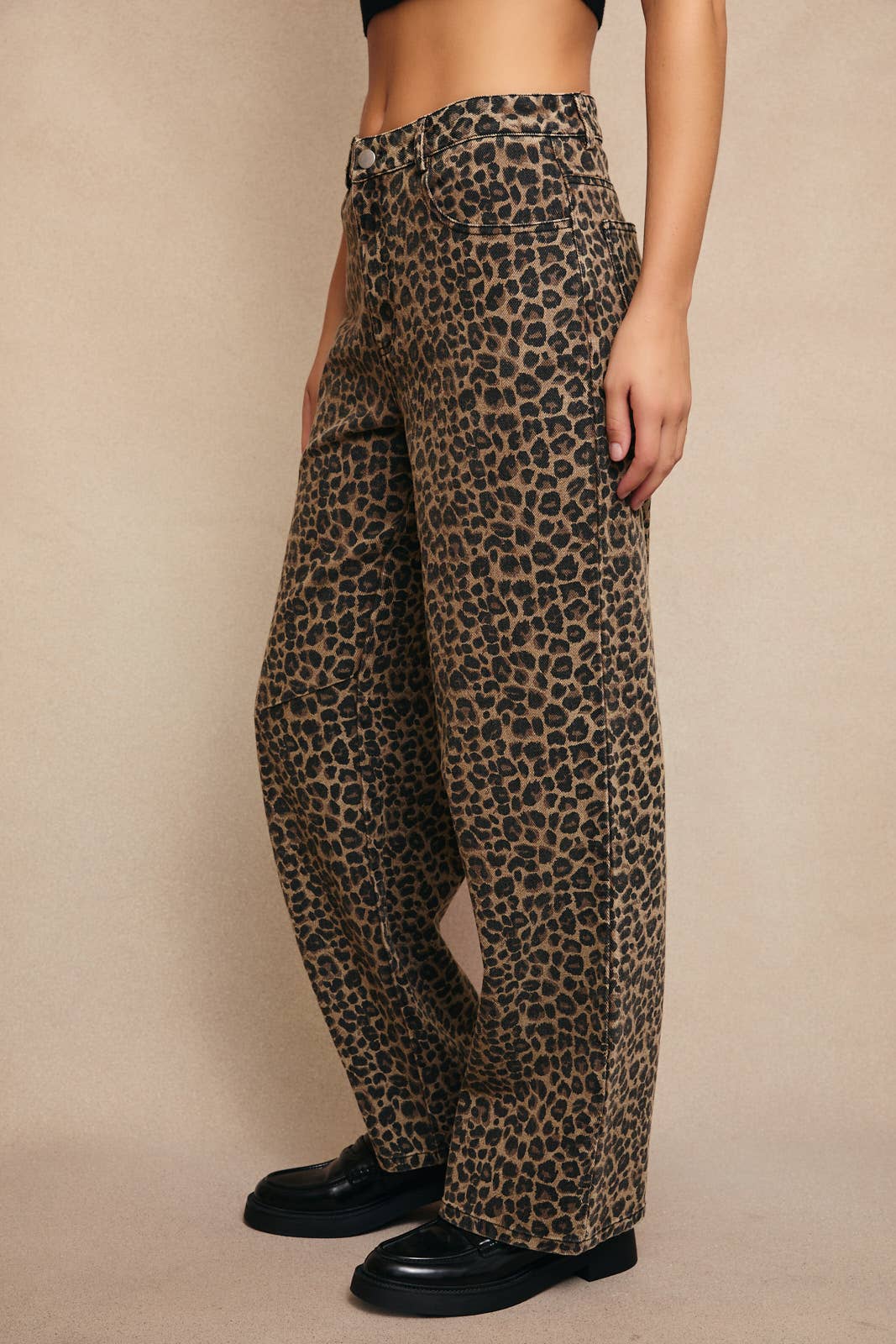 MID-RISE LEOPARD PRINT BOYFRIEND JEANS