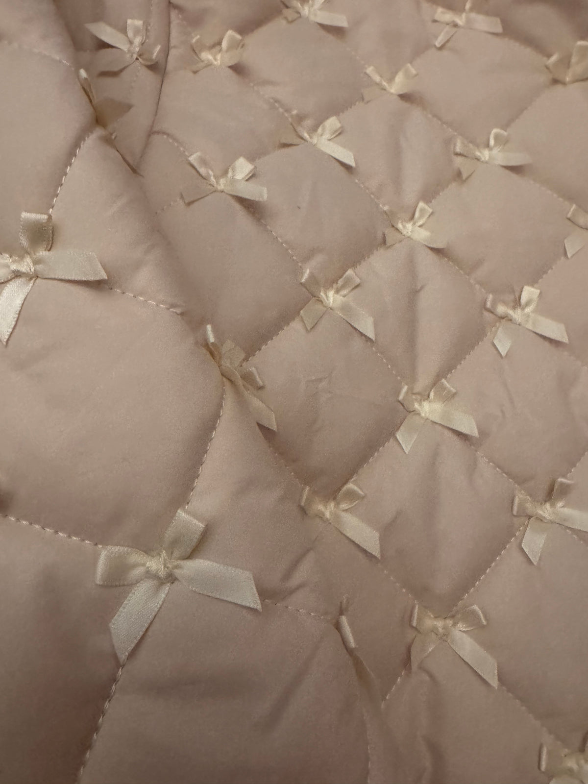 WRAPPED IN BOWS quilted jacket in winter white