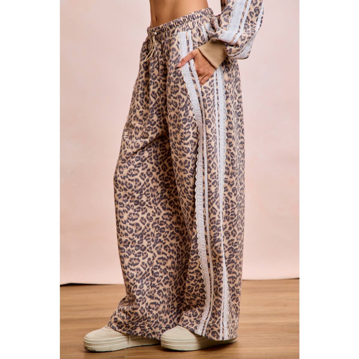 LEOPARD FRENCH TERRY LACE CONTRAST SWEATPANTS: LEOPARD