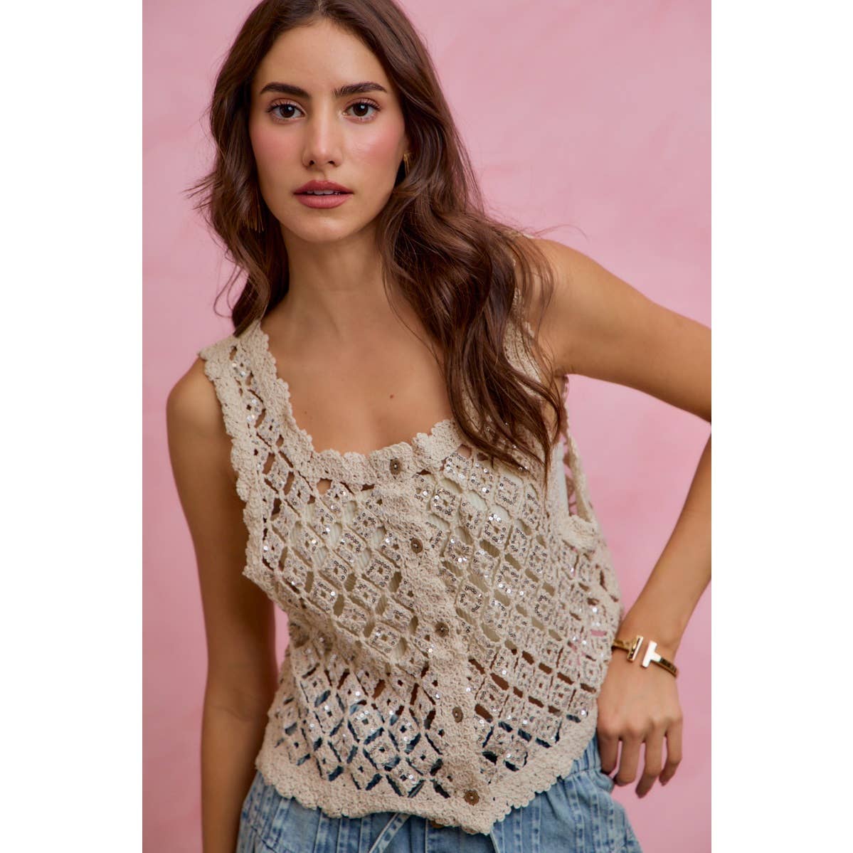 SEQUINS EMBELLISHED DIAMOND CROCHET LACE VEST TOP: NATURAL