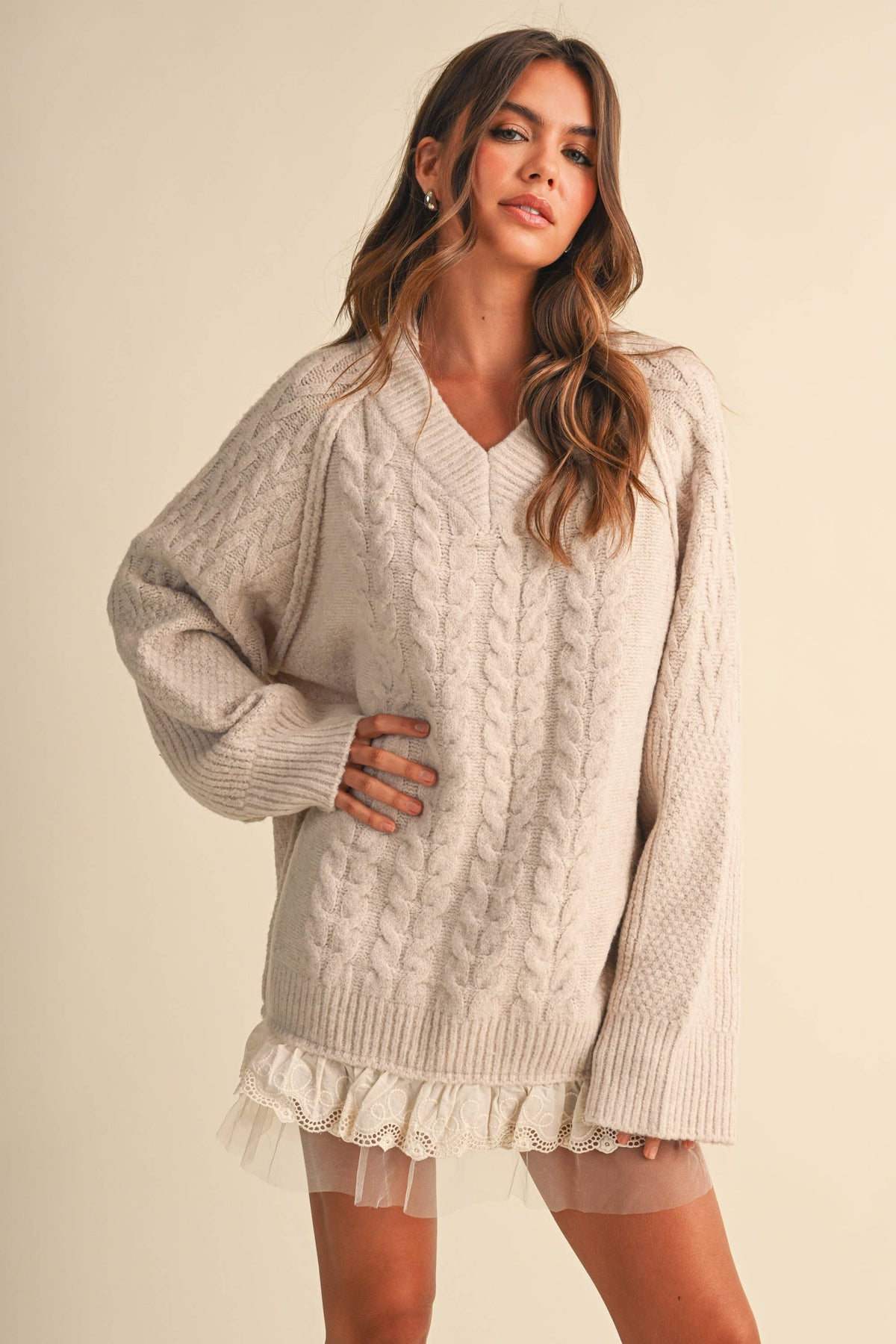 CABLE SWEATER MINI DRESS WITH LACE TRIM ON THE BOTTO