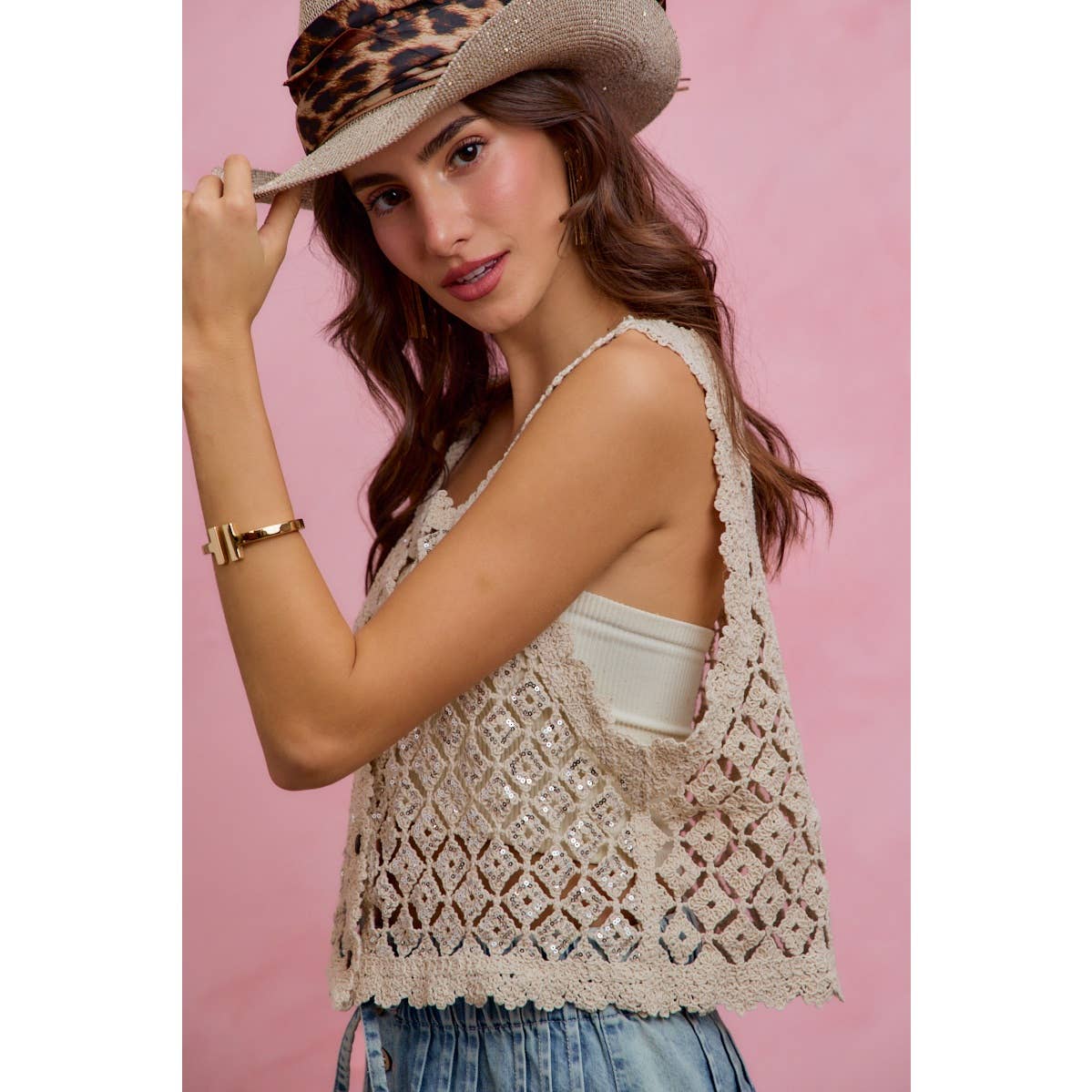 SEQUINS EMBELLISHED DIAMOND CROCHET LACE VEST TOP: NATURAL
