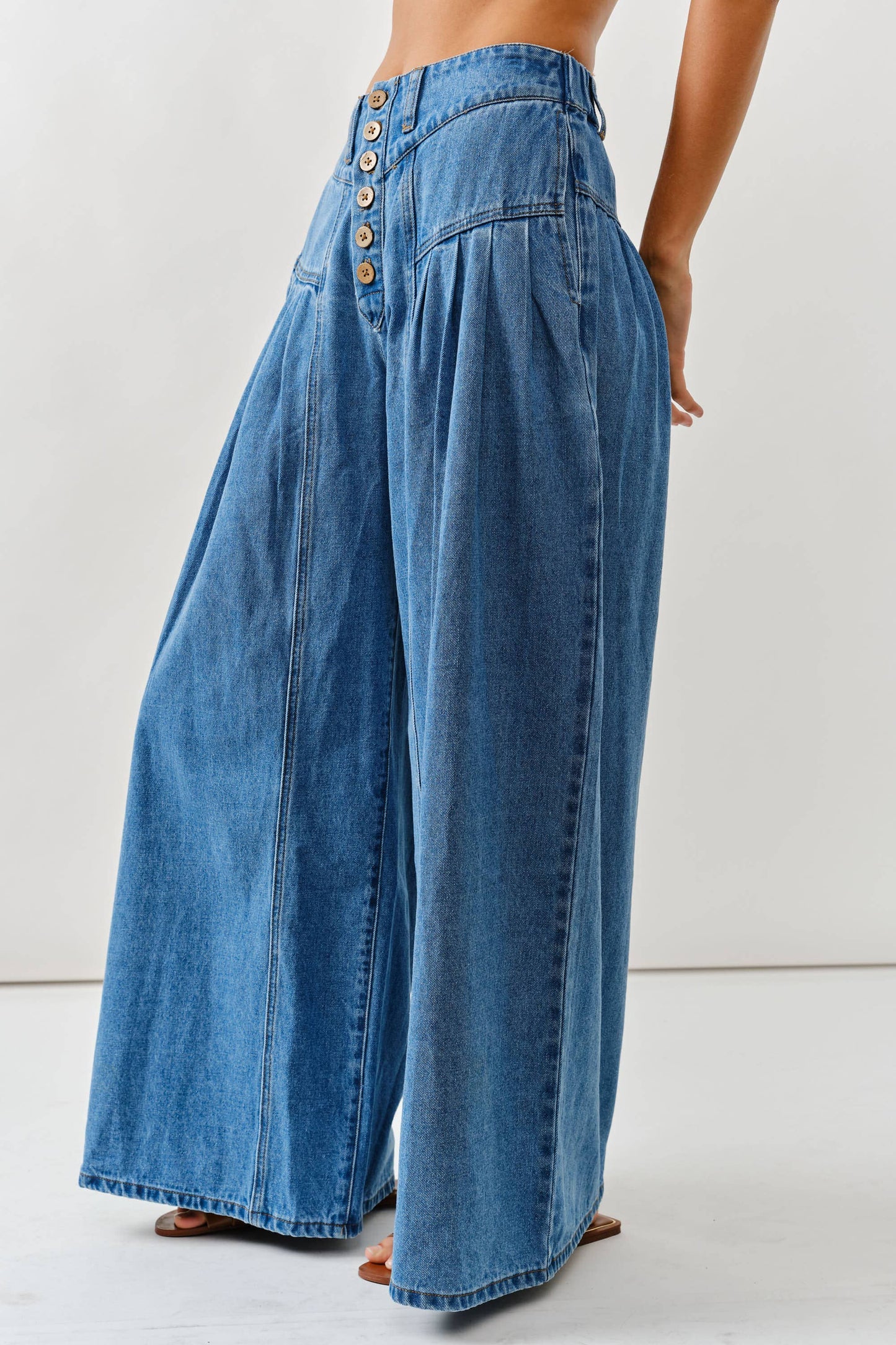 AJP5039 FRONT BUTTON DOWN FLARE JEANS