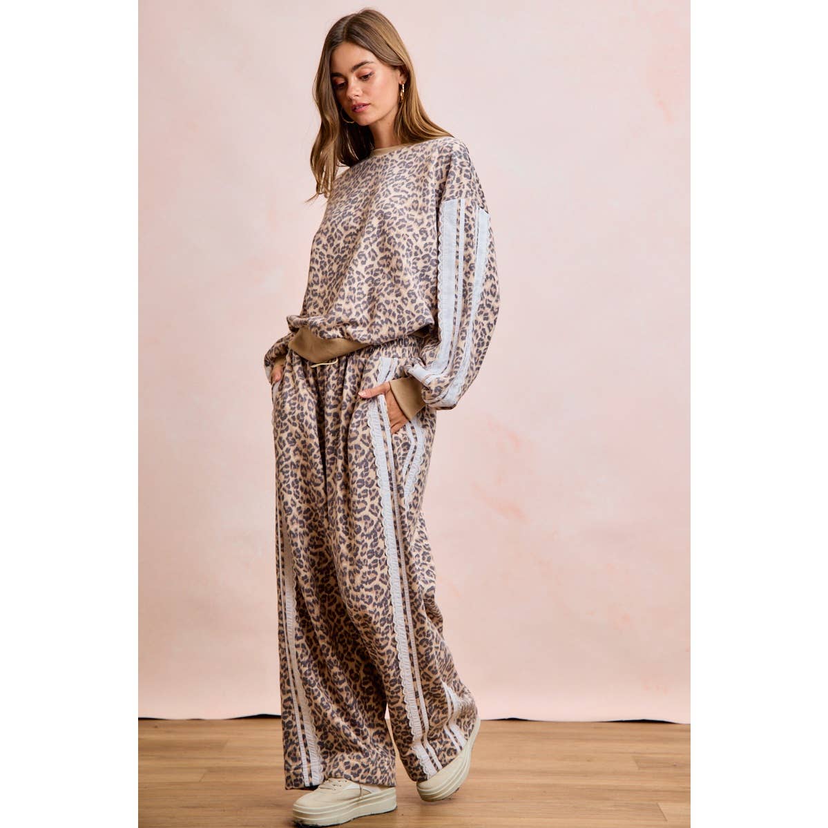 LEOPARD FRENCH TERRY LACE CONTRAST SWEATPANTS: LEOPARD