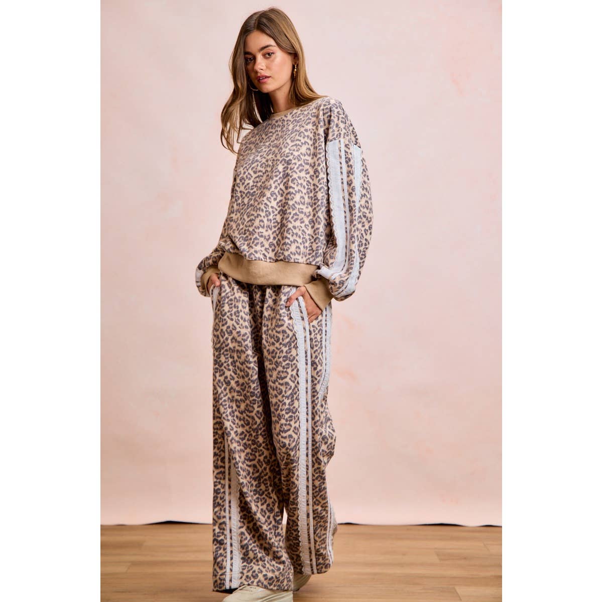 LEOPARD FRENCH TERRY LACE CONTRAST SWEATPANTS: LEOPARD