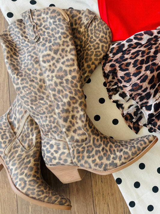 RAWR!!!! LEOPARD boots 🐆