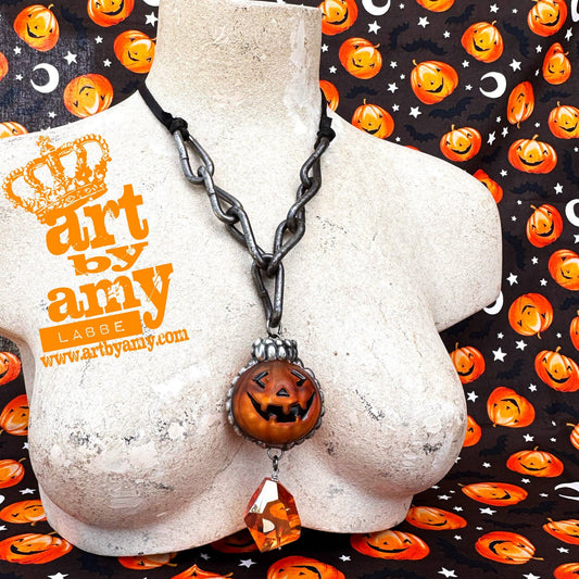 Shake Shake Shake Senora pearl filled pumpkin necklace