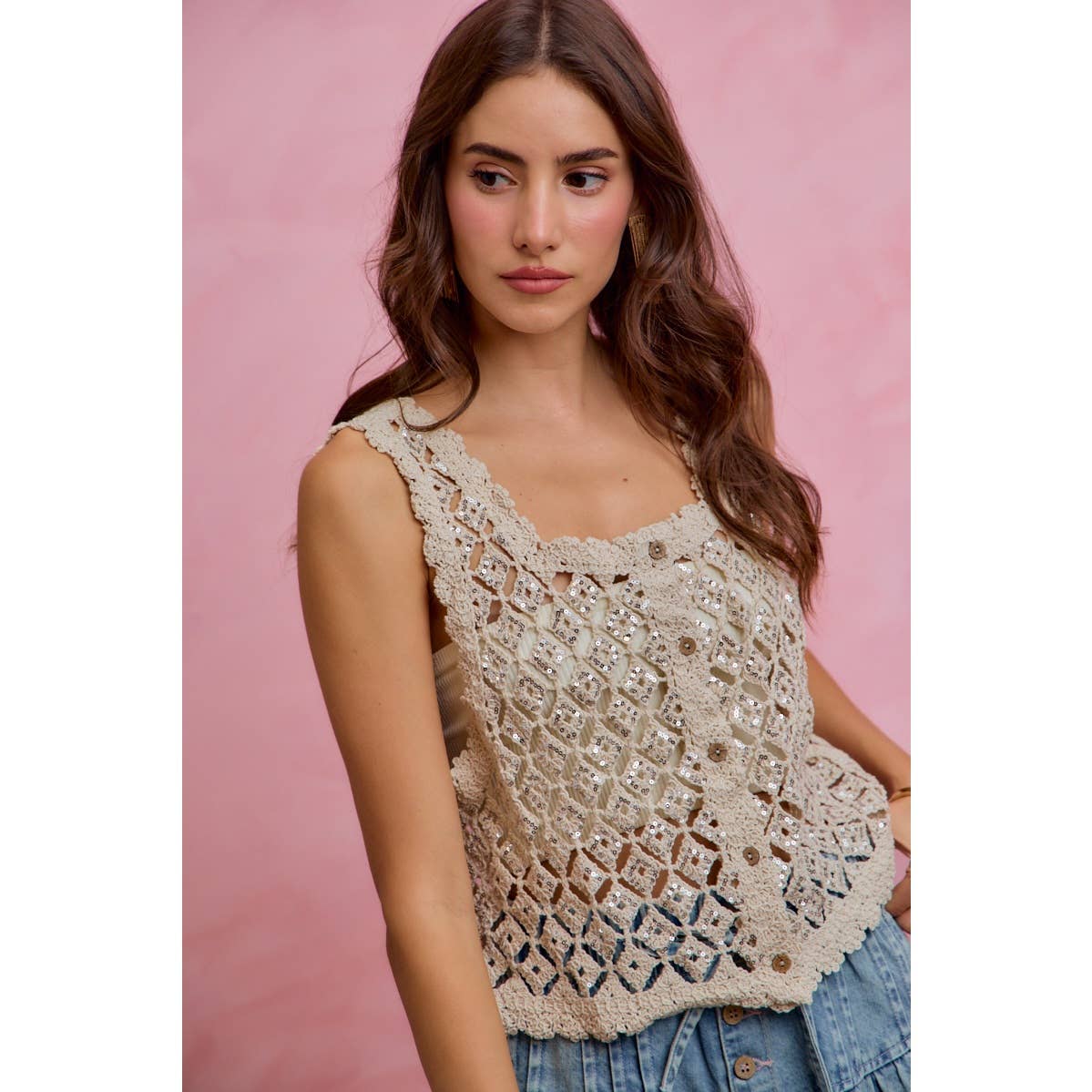 SEQUINS EMBELLISHED DIAMOND CROCHET LACE VEST TOP: NATURAL