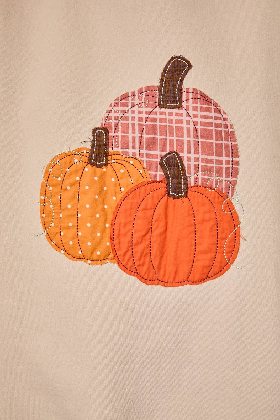 SWEATSHIRT WITH " PUMPKIN" PATCHES DETAIL: Beige