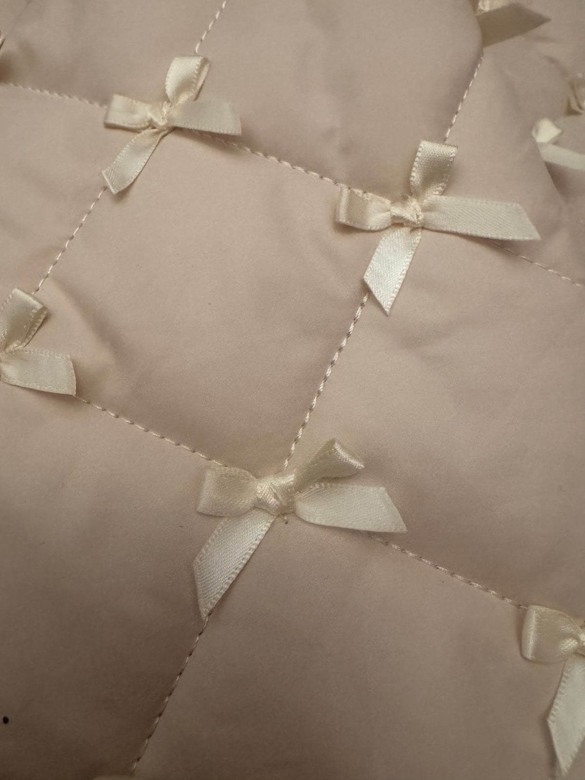 WRAPPED IN BOWS quilted jacket in winter white
