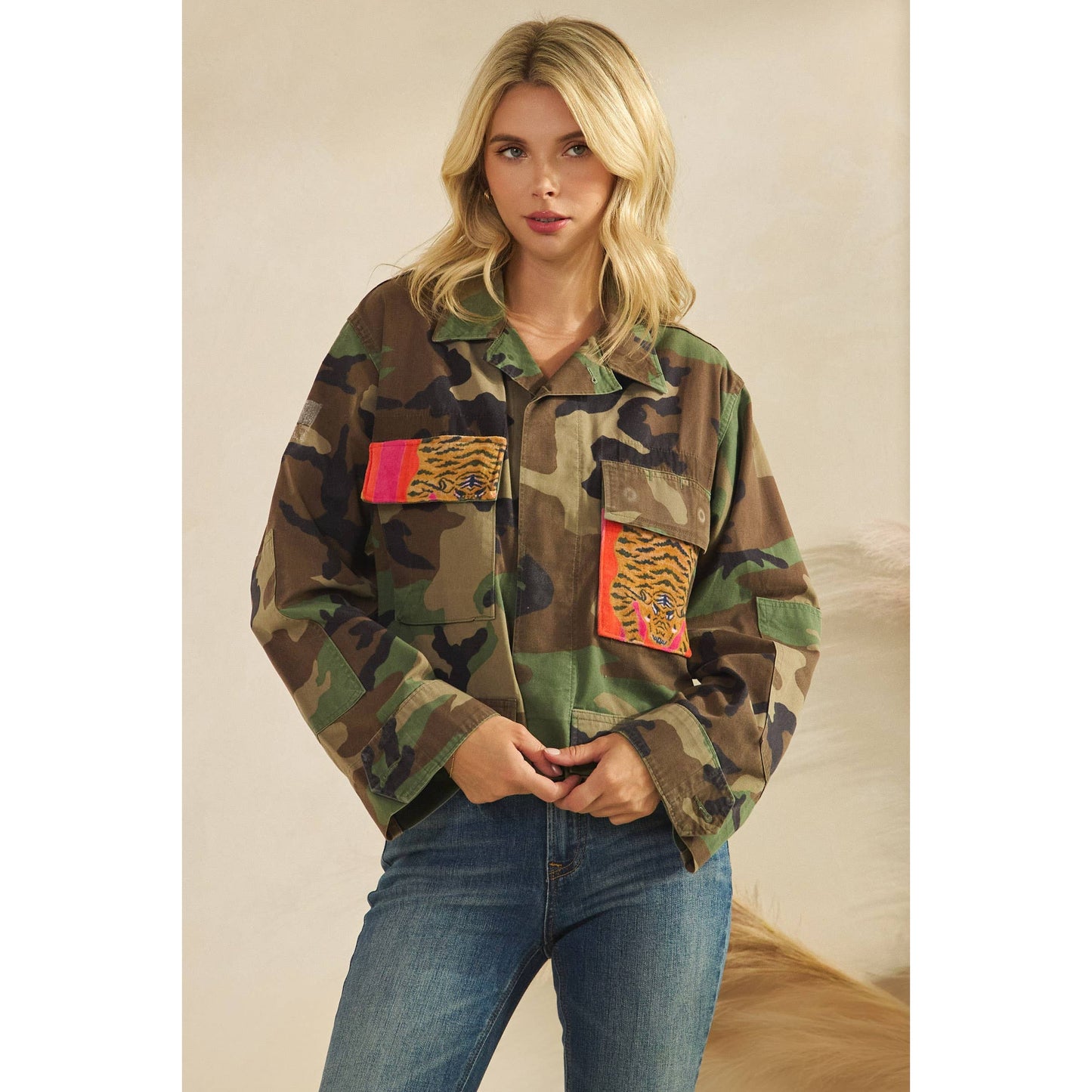 Camo jacket with Tiger Print contrast: Camo