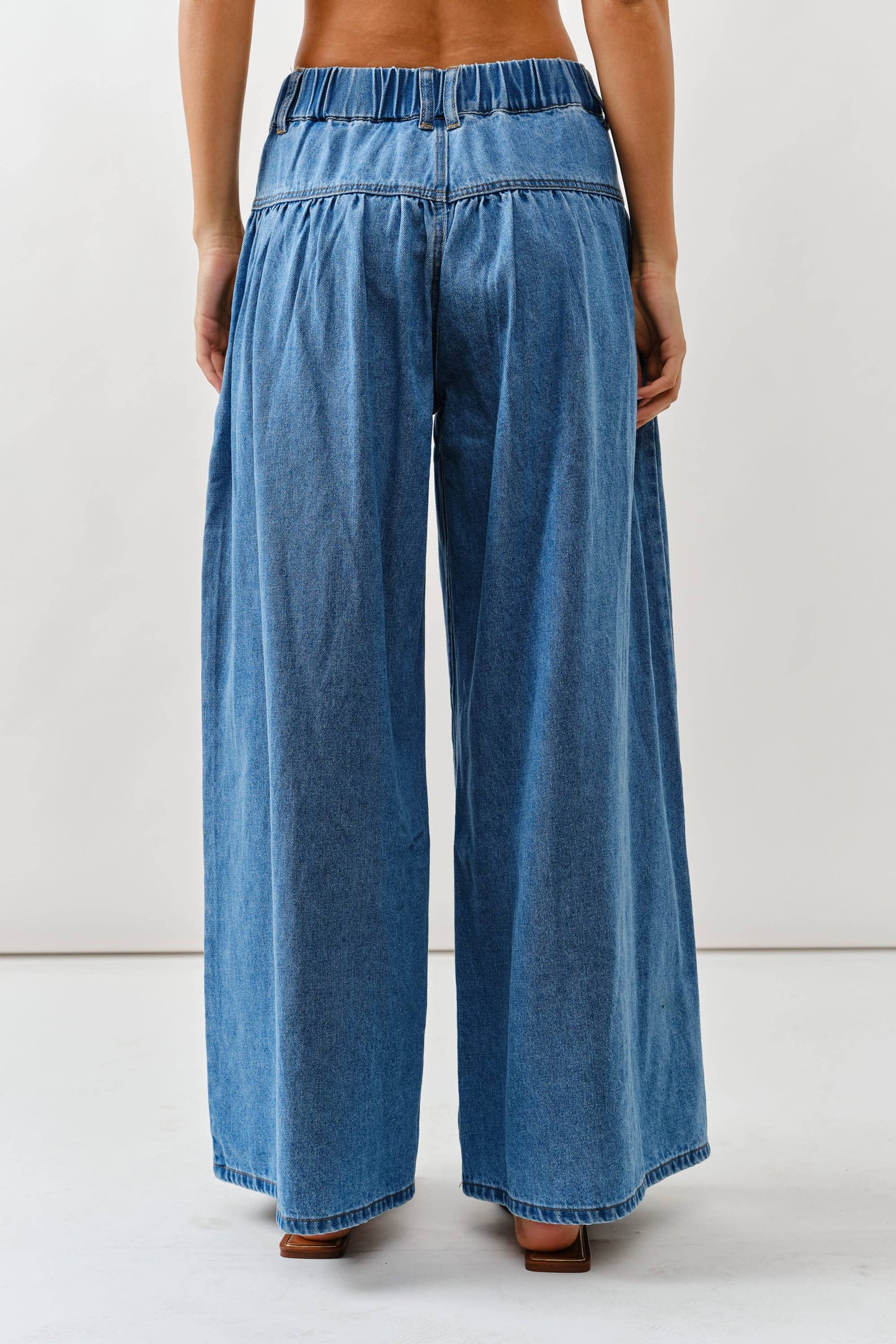 AJP5039 FRONT BUTTON DOWN FLARE JEANS
