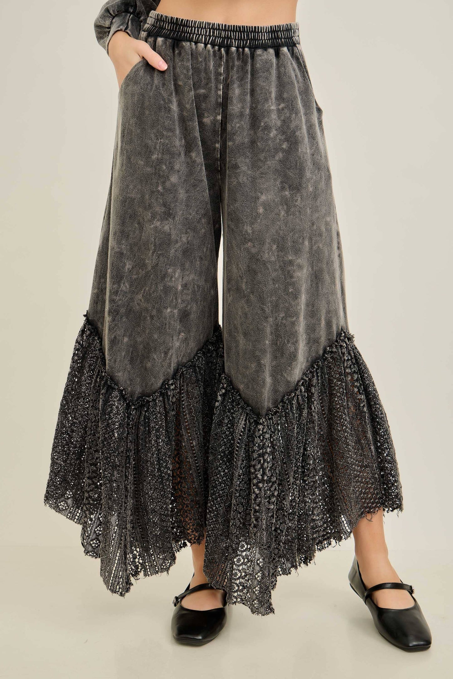 Mineral Washed Romance Lace Cropped Pants HP6906