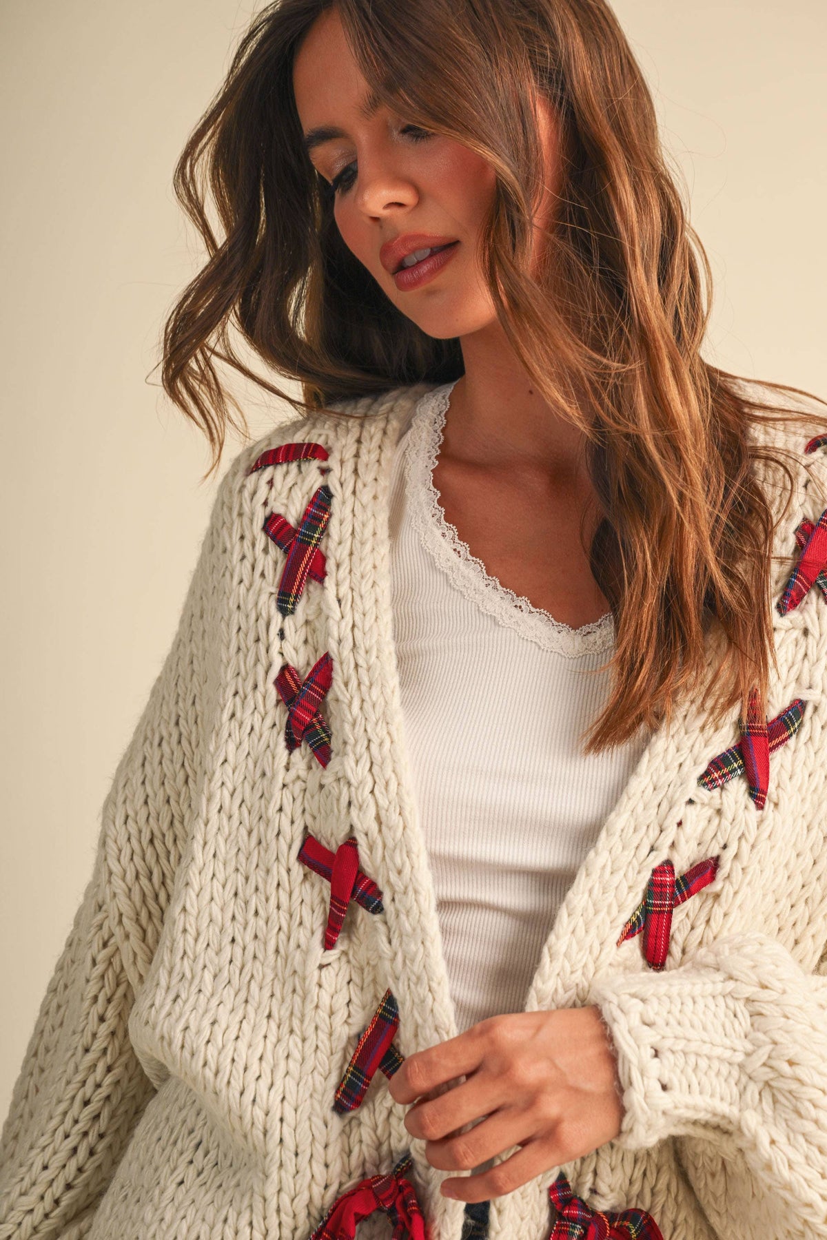 IJ1862-A  TARTAN PATTERN BRAIDED CHUNKY KNIT CARDIGAN