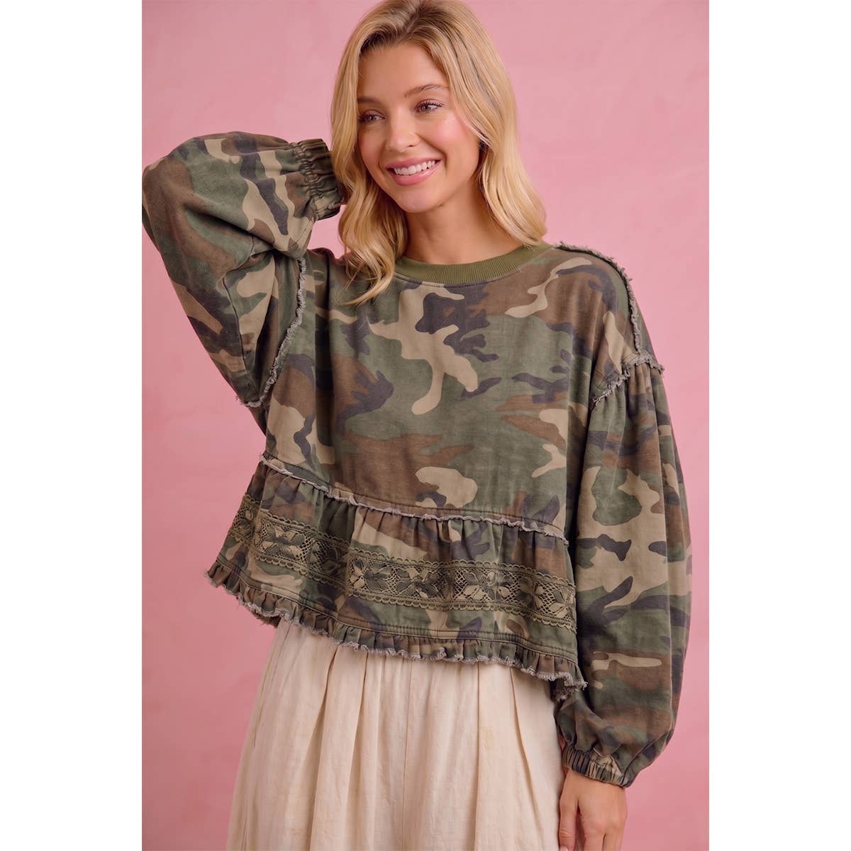 SEPT SHIP   CAMO PRINTED TIERED RUFFLED HEM WITH LACE SLEEVES TOP: CAMOUFLAGE / M