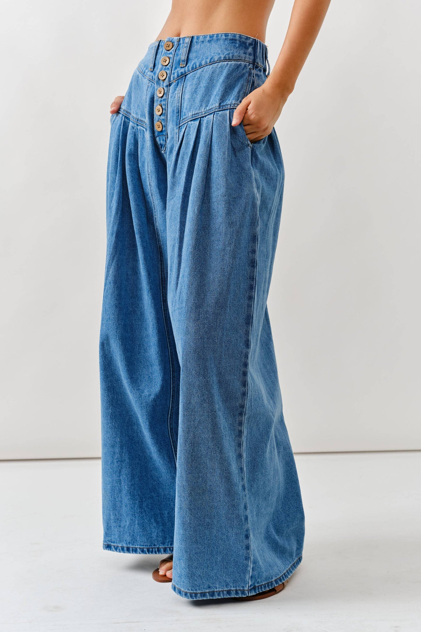 AJP5039 FRONT BUTTON DOWN FLARE JEANS