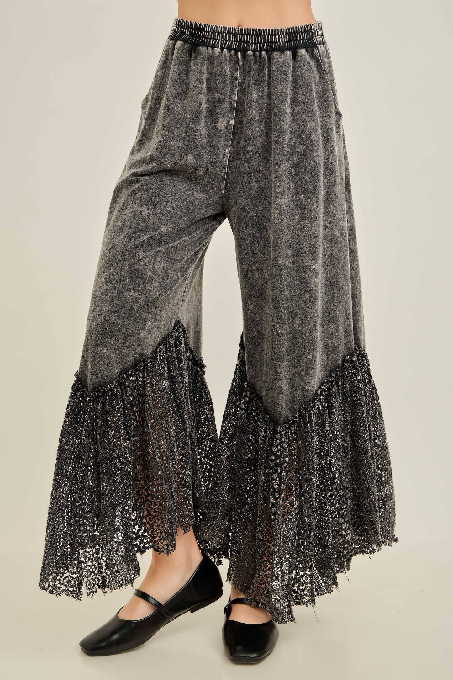 Mineral Washed Romance Lace Cropped Pants HP6906