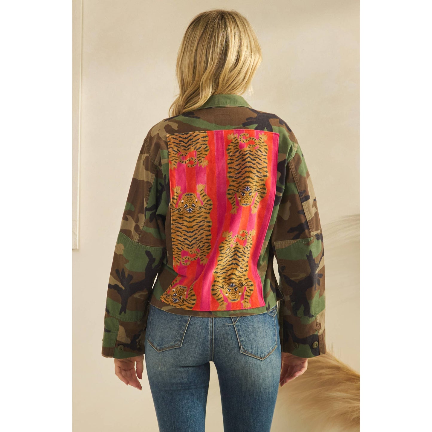 Camo jacket with Tiger Print contrast: Camo