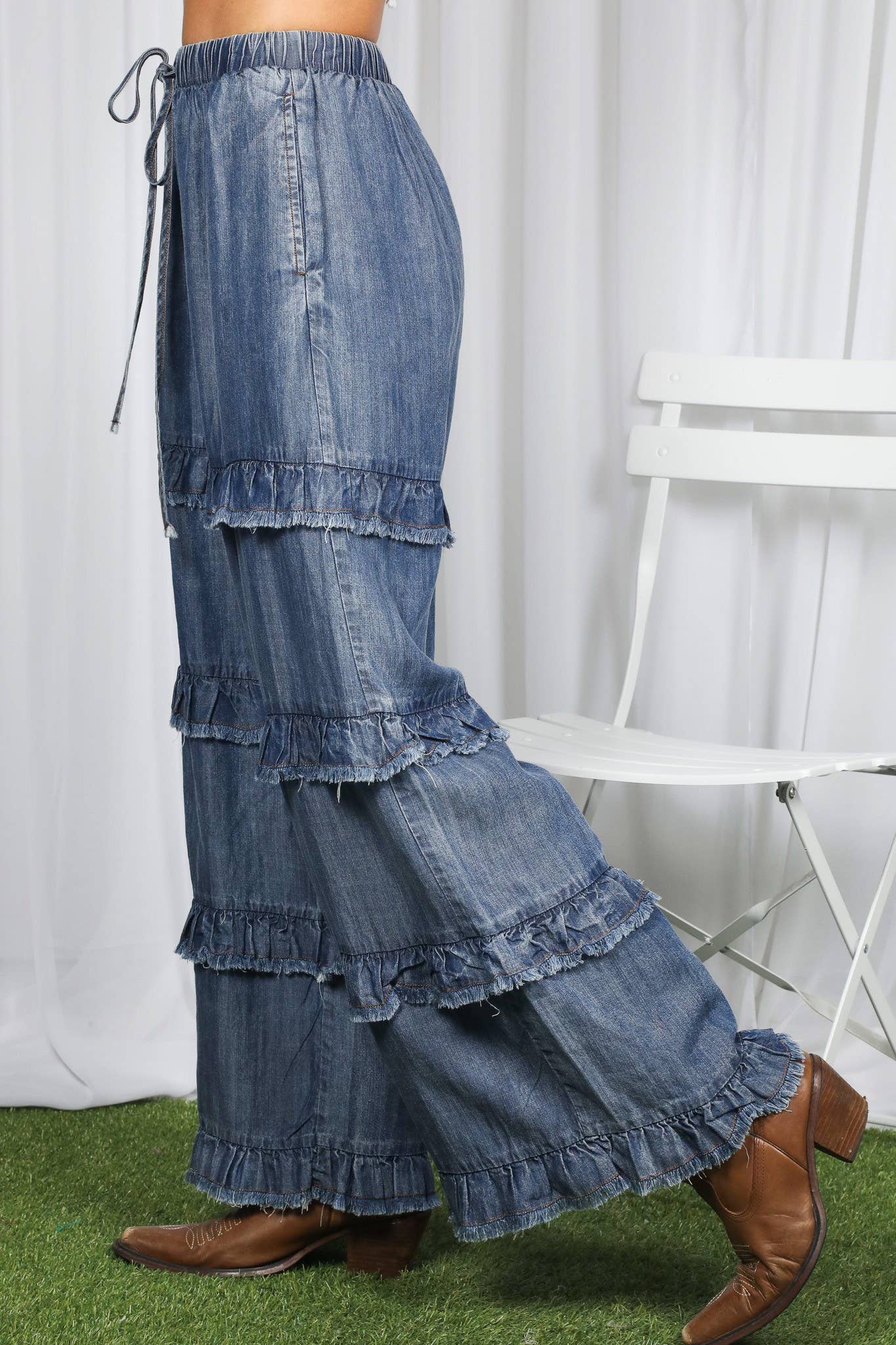 Frayed Ruffle Hem Washed Chambray Crop Denim Pants VP83210: Washed Denim