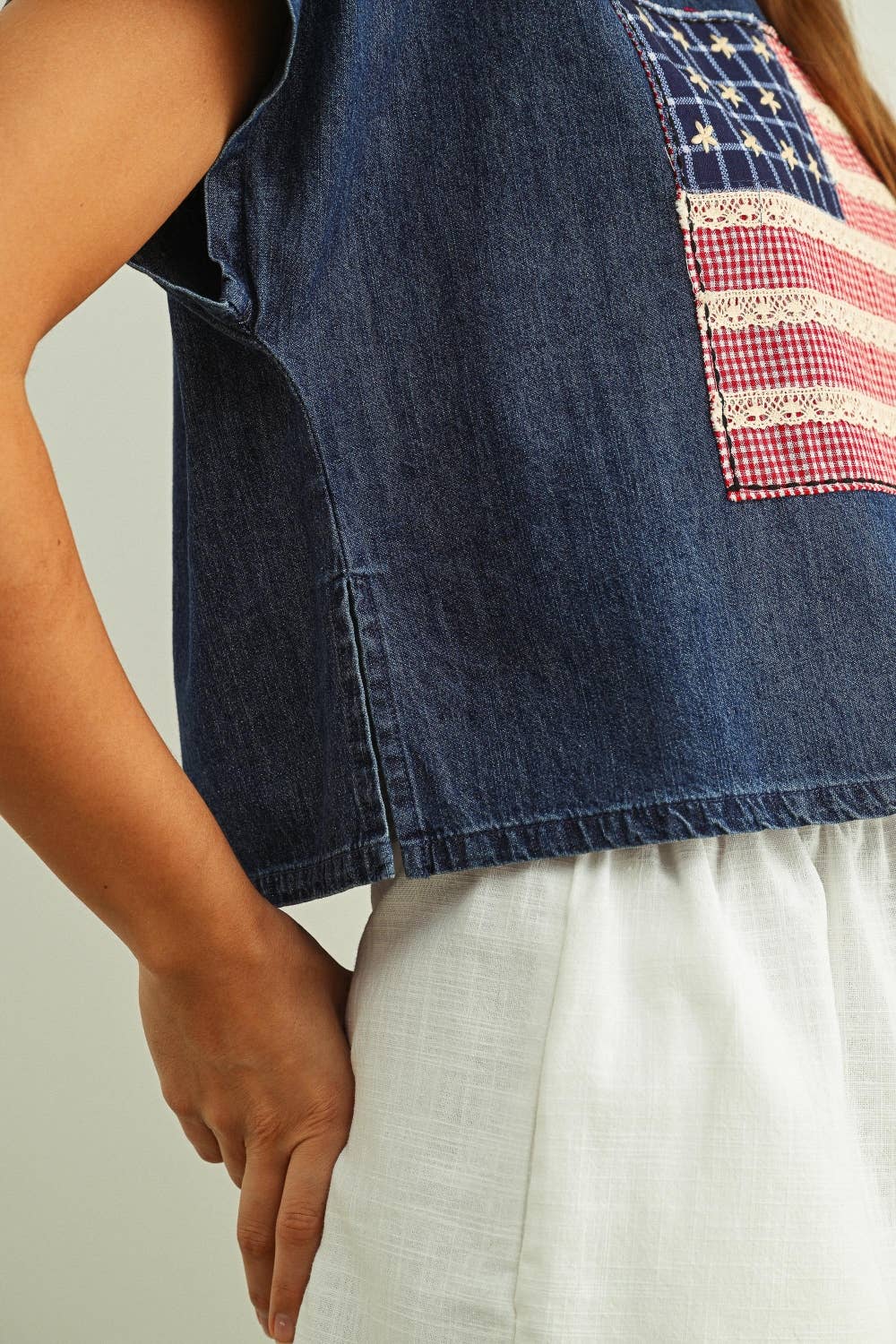 T6928   MIXED FABRIC FLAG PATCHED DOLMAN SLEEVE TOP