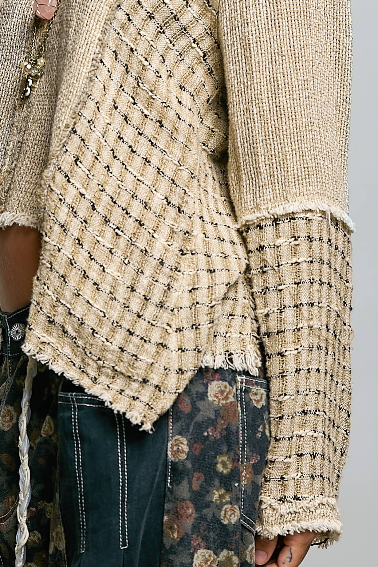 V-Neck High-Low Cut Outseam Raw Edge Linen Top: MOCHA MULTI