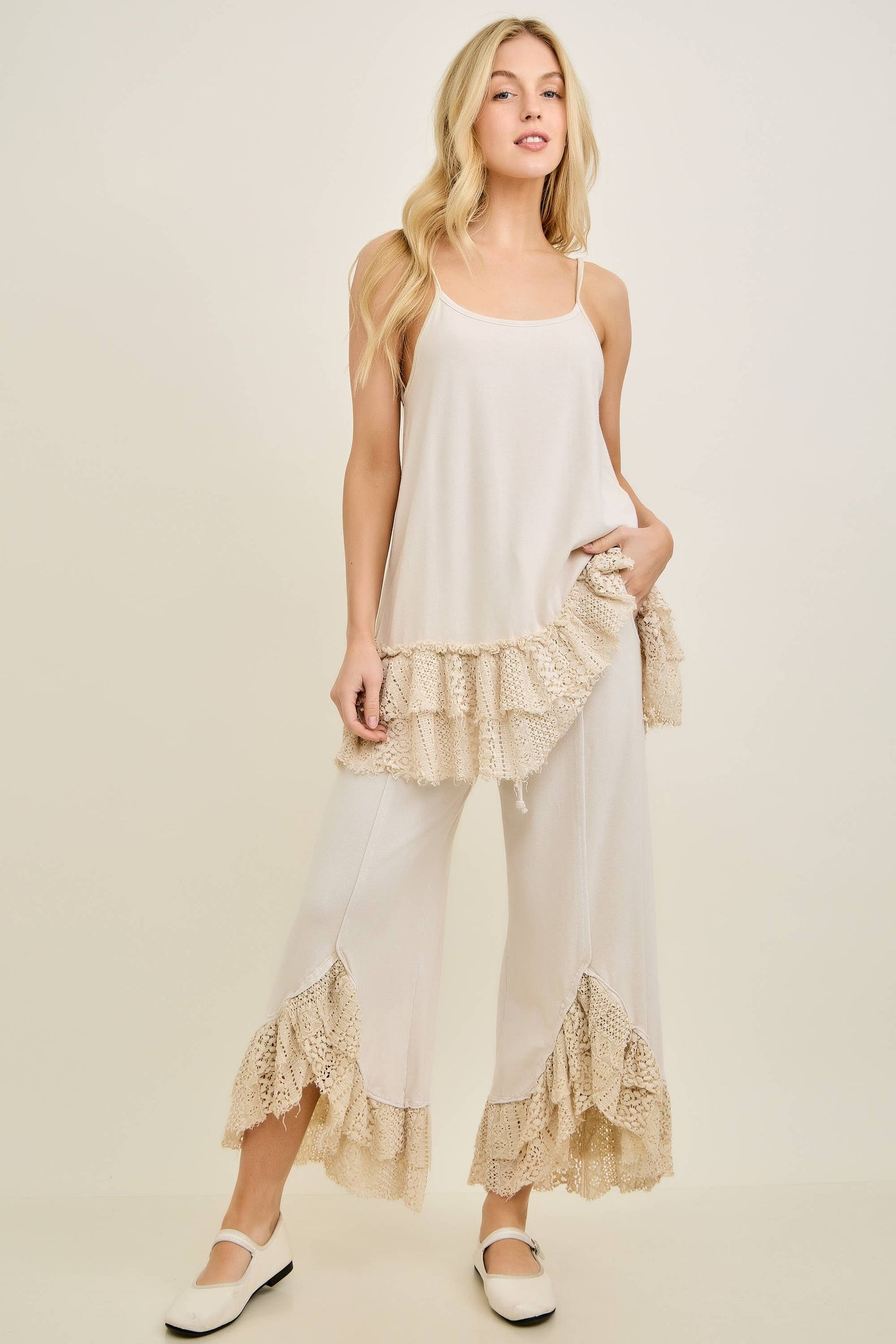 Mineral Washed Lace Ruffles Cropped Pants HP6931